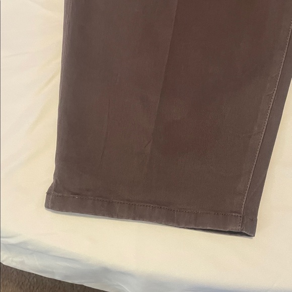 Gloria Vanderbilt Brown Women's Bermuda Shorts - Picture 2 of 10